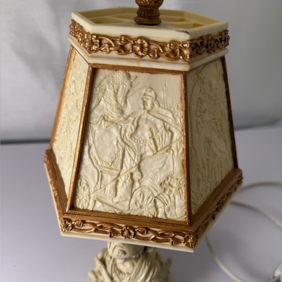 Vintage Knight Lamp 6 Panel Decorated Lithophane Shade With Finial Resin Soldier - Picture 4 of 7